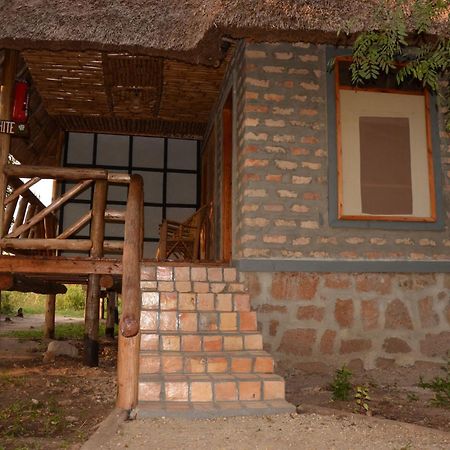 Irungu Forest Safari Lodge Katunguru Bagian luar foto
