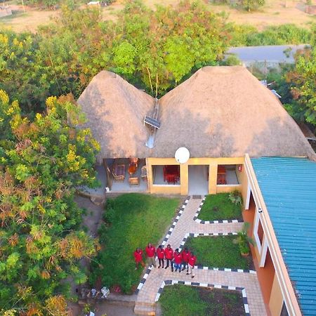 Irungu Forest Safari Lodge Katunguru Bagian luar foto