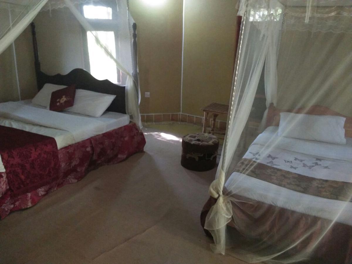 Irungu Forest Safari Lodge Katunguru Bagian luar foto