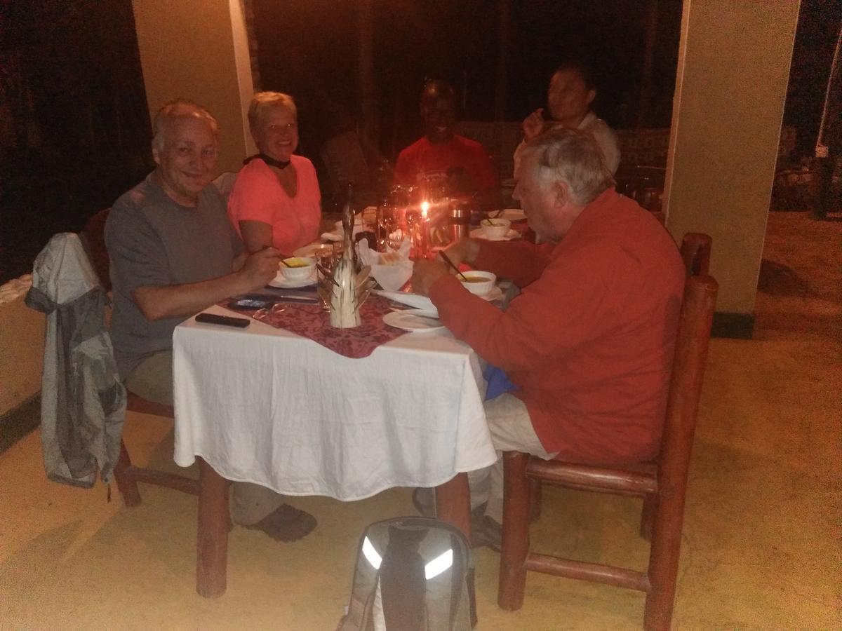 Irungu Forest Safari Lodge Katunguru Bagian luar foto