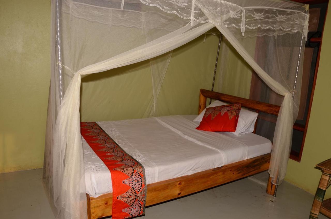 Irungu Forest Safari Lodge Katunguru Bagian luar foto