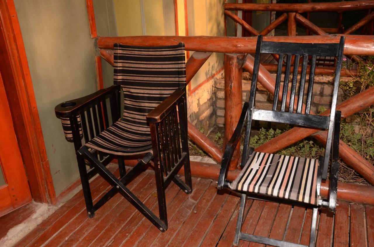 Irungu Forest Safari Lodge Katunguru Bagian luar foto