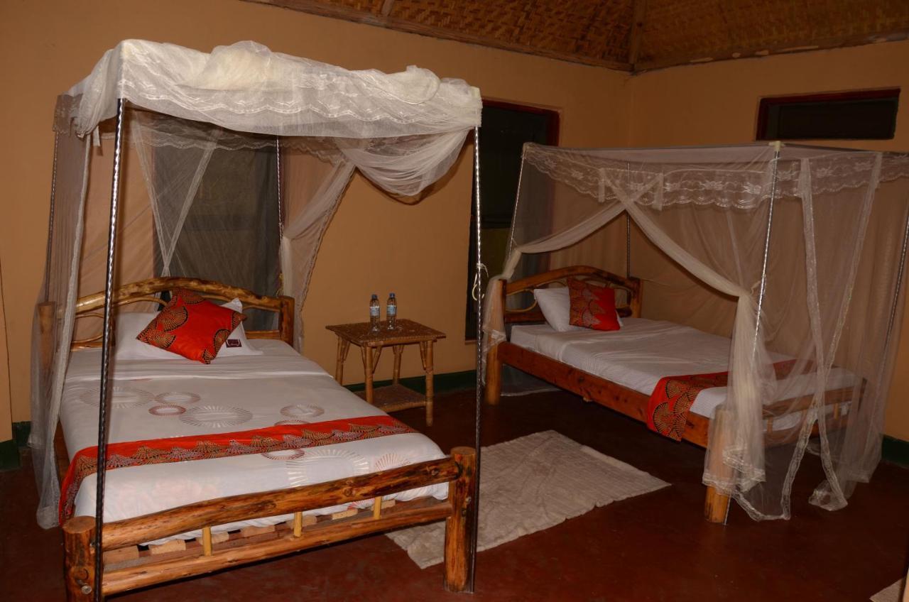 Irungu Forest Safari Lodge Katunguru Bagian luar foto