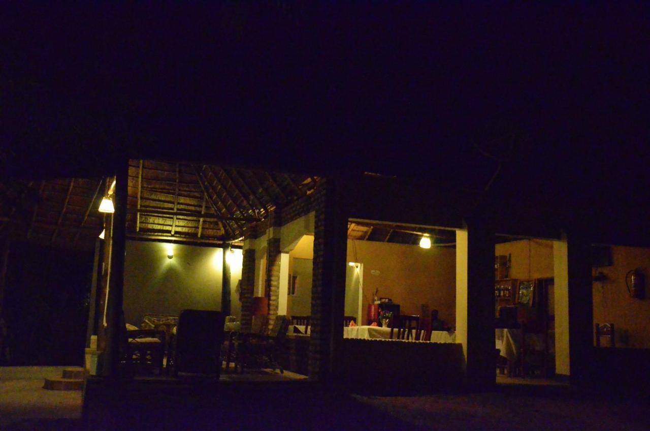 Irungu Forest Safari Lodge Katunguru Bagian luar foto