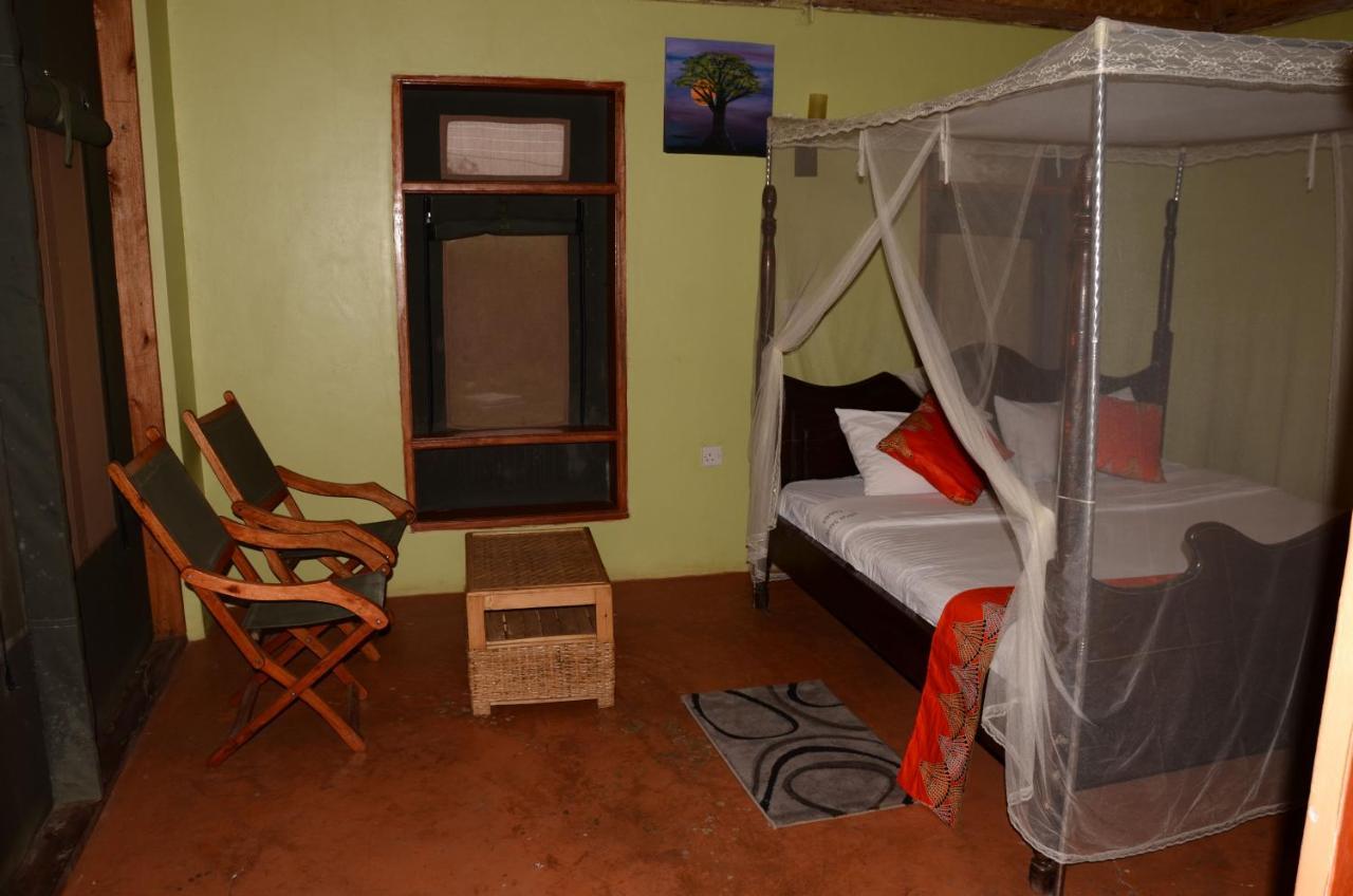 Irungu Forest Safari Lodge Katunguru Bagian luar foto