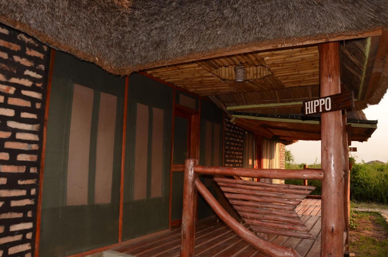 Irungu Forest Safari Lodge Katunguru Bagian luar foto