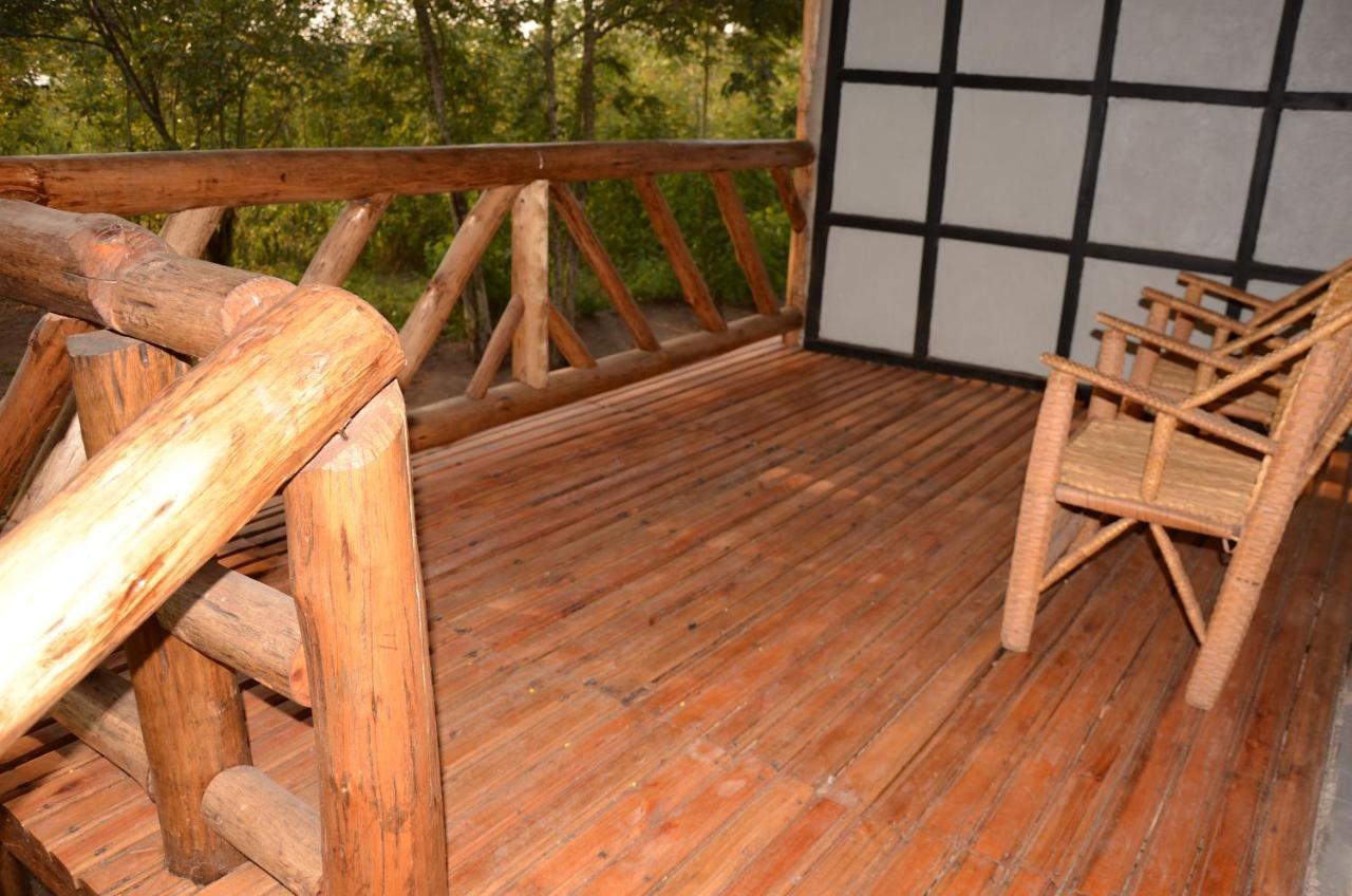 Irungu Forest Safari Lodge Katunguru Bagian luar foto
