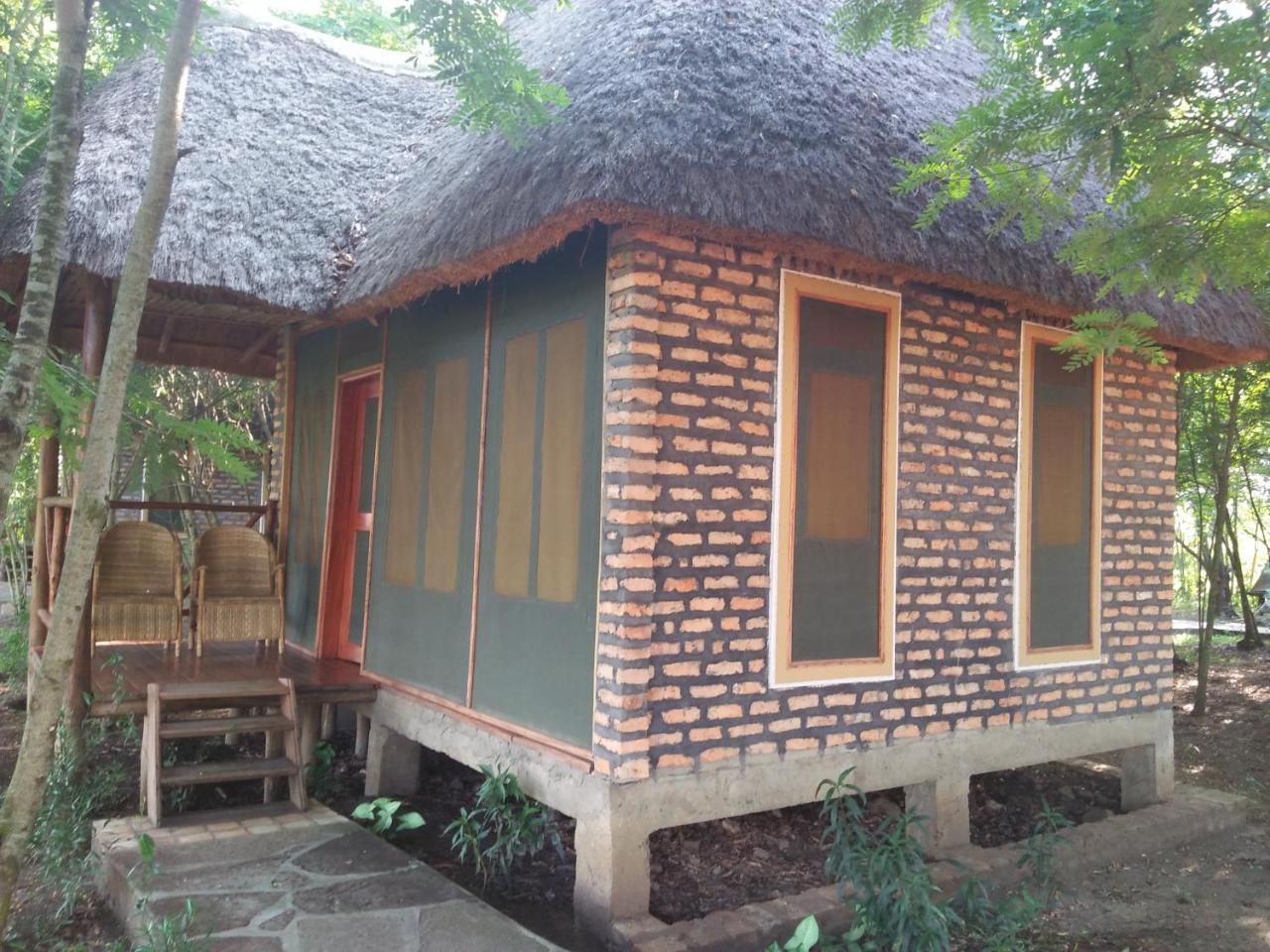 Irungu Forest Safari Lodge Katunguru Bagian luar foto