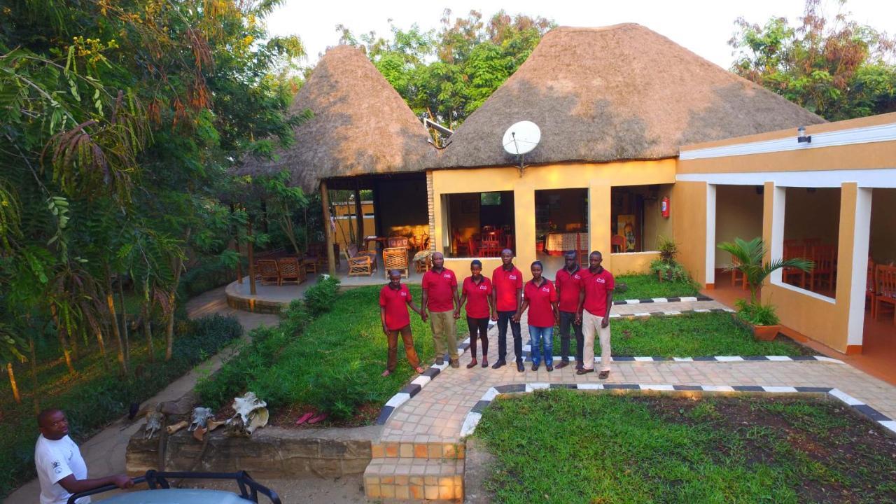 Irungu Forest Safari Lodge Katunguru Bagian luar foto