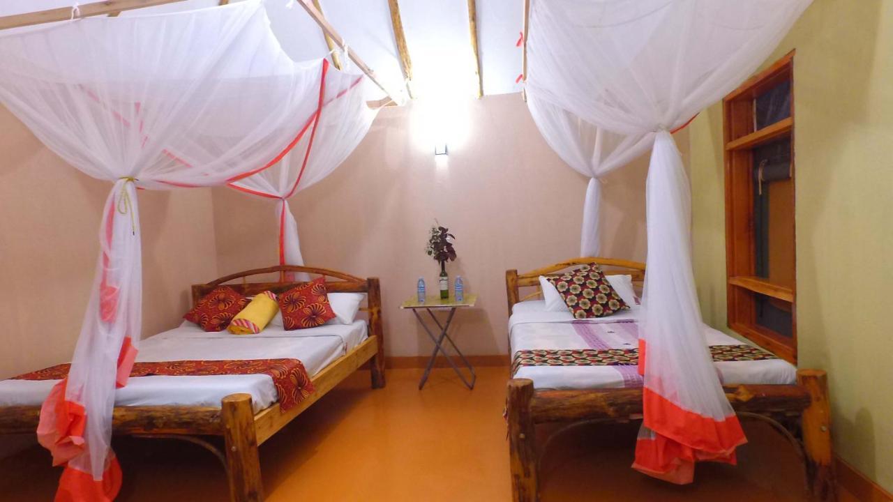 Irungu Forest Safari Lodge Katunguru Bagian luar foto