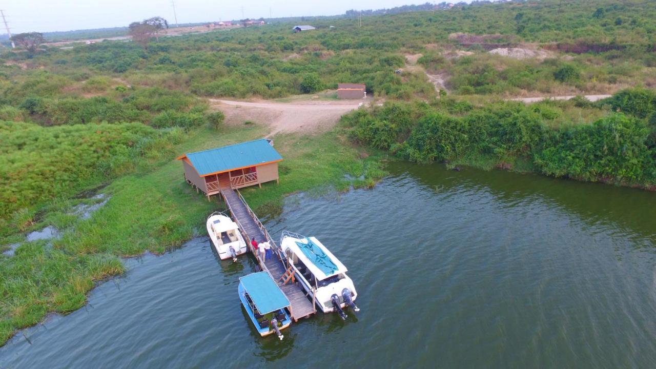 Irungu Forest Safari Lodge Katunguru Bagian luar foto