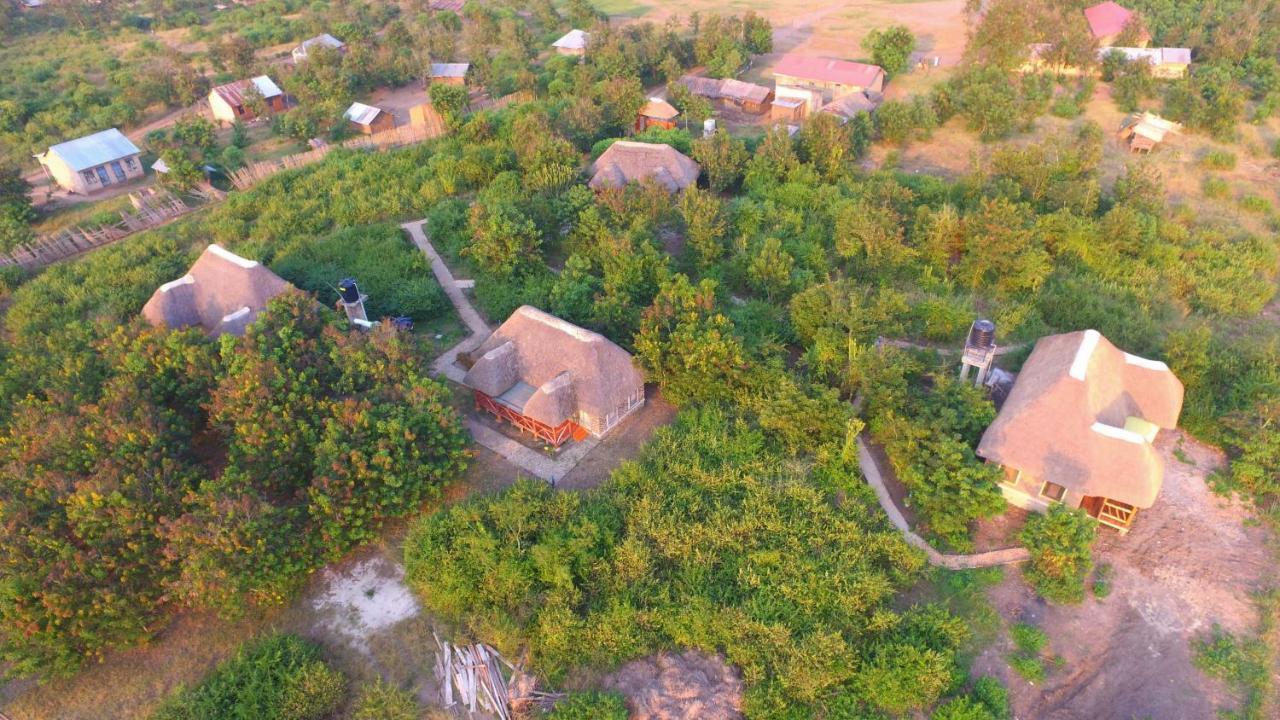 Irungu Forest Safari Lodge Katunguru Bagian luar foto
