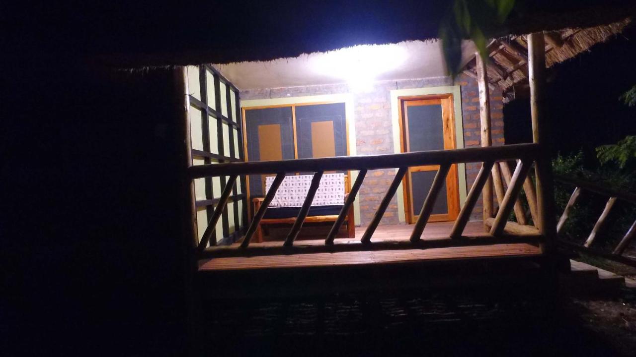 Irungu Forest Safari Lodge Katunguru Bagian luar foto